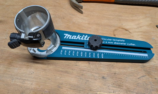 Circular template for Makita router